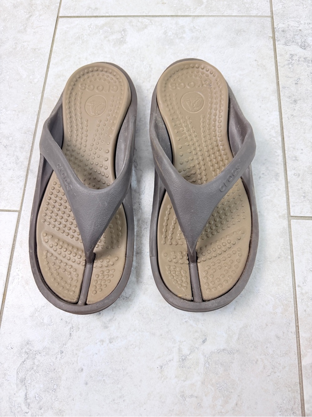 Crocs Flip Flops Sandals Brown Tan Comfort Thong Slides Men’s 9 Women’s 11
